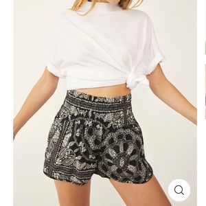 THE WAY HOME SHORTS - BANDANA BLACK/WHITE